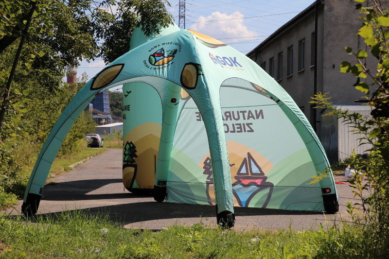 Aufblasabres Zelt mit Branding in der Größe 4x4m.