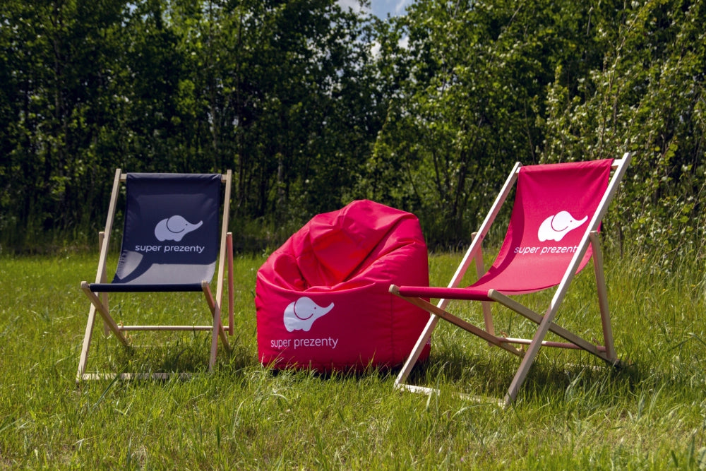 Liegestühle und Sitzsack bedruckt