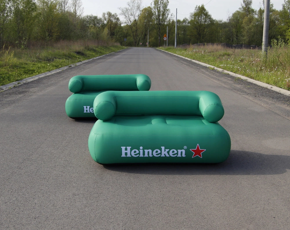 Aufblasbares Sofa mit bedrucktem Logo