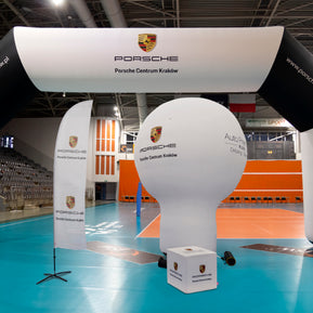 Werbeballon und Torbogen mit Logodruck