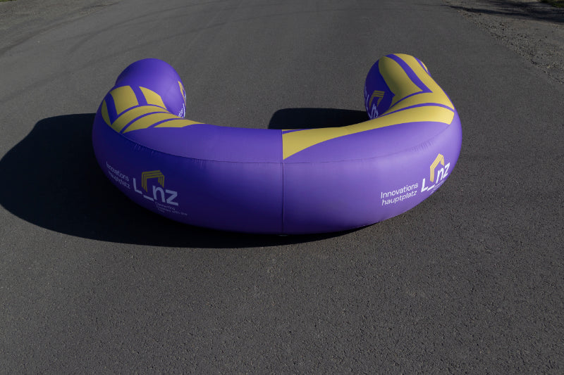 Aufblasbare Sitzschlange mit Logodruck