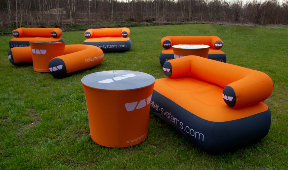 Aufblasbares Sofa und Tisch mit Branding