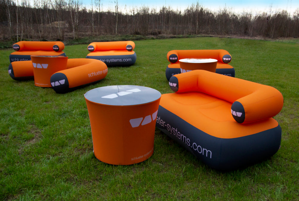 Aufblasbares Sofa und Tisch mit Branding