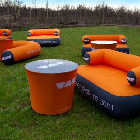 Aufblasbares Sofa und Tisch mit Branding