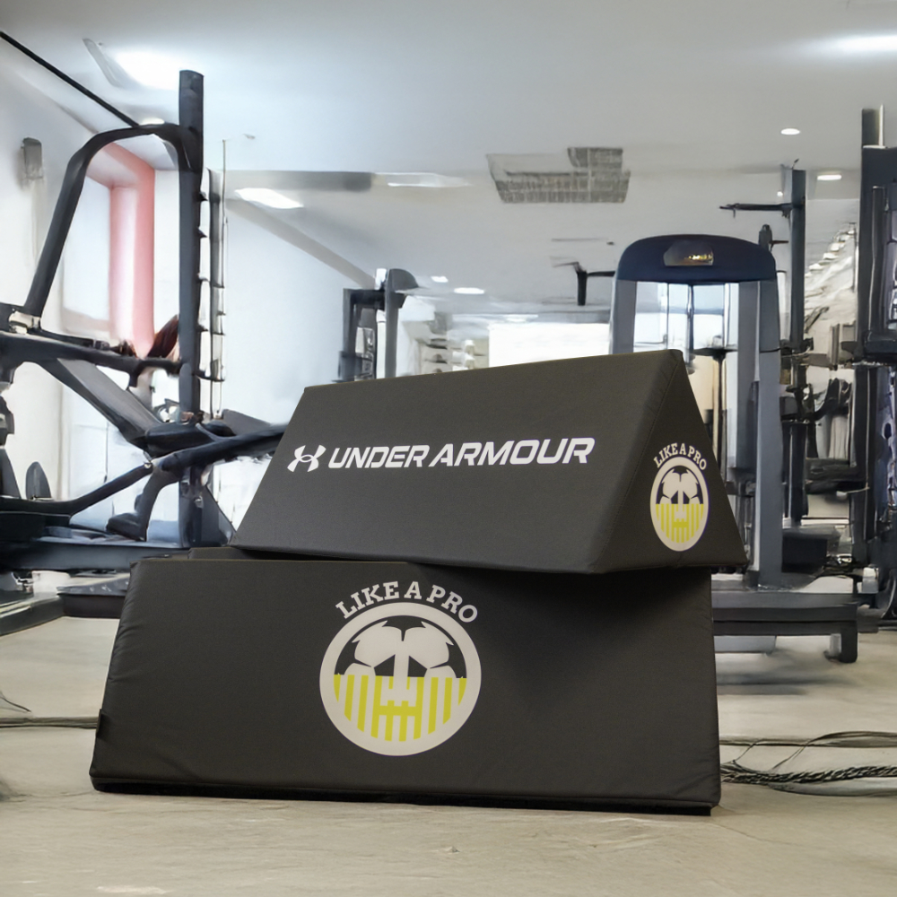 Fitness Club Werbebande aus Schaumstoff Dreieck 150x40cm bedruckt