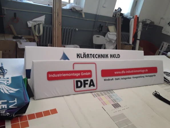 Bordocampo pubblicitario 200x35x35cm