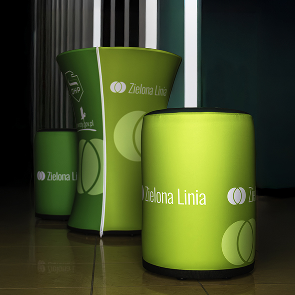 Aufblasbarer Tisch und Hocker mit Logodruck