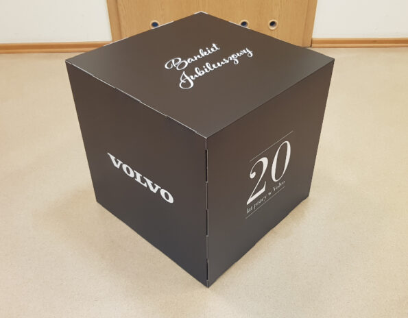 Cubo di cartone stampato