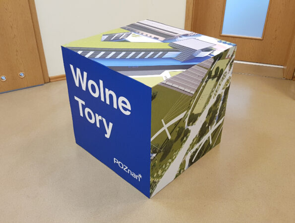 Cubo pubblicitario in carton